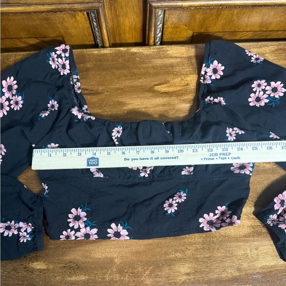 Wild Fable Black Floral Puff Sleeve Crop Top – Size Medium peasant girl corset - Picture 4 of 4